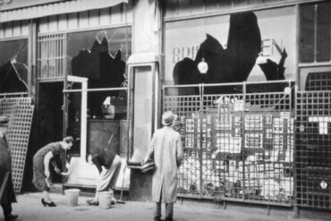 Den Korte Avis | Under Krystalnatten i Tyskland den 9. november 1938 blev jøders butikker smadret, tusinder blev arresteret og mange myrdet