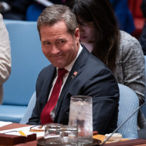 Den amerikanske ambassadør ved FN, Waltz, afslører Trumps plan om at "Make the UN Great Again"