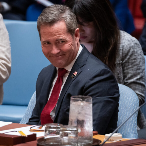 Den amerikanske ambassadør ved FN, Waltz, afslører Trumps plan om at "Make the UN Great Again"