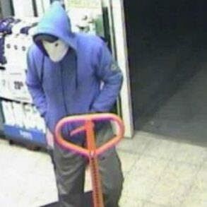 Fire rumænske mænd  stjal med arme og ben i byggemarkeder og supermarkeder