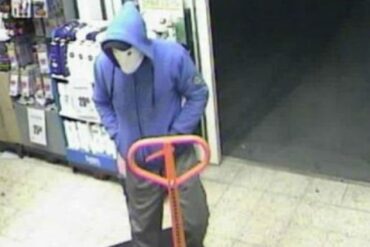 Fire rumænske mænd  stjal med arme og ben i byggemarkeder og supermarkeder