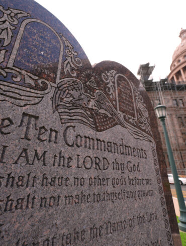 Føderal dommer i Texas fjerner de ti bud fra skolerne