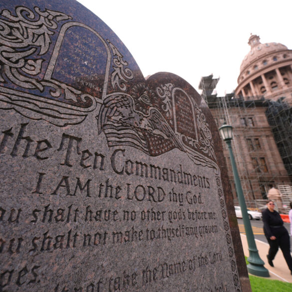 Føderal dommer i Texas fjerner de ti bud fra skolerne