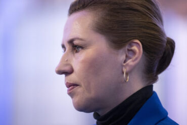 Mette Frederiksen trænger til hjælp