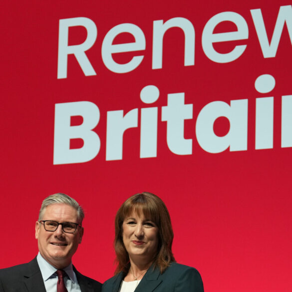 Rachel Reeves styrer stadig det britiske skib mod økonomisk ruin