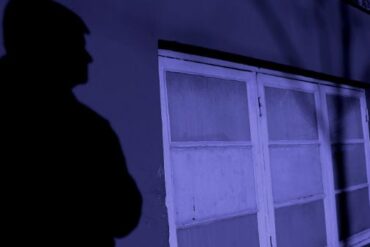 Den Korte Avis | DNA-spor: Den 50-årige mand følte sig nok sikker, men så bankede det på døren – og nu er han tiltalt i en ti år gammel sag om overfald og voldtægt