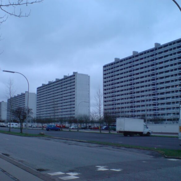 Den Korte Avis | Mand af somalisk afstamning myrdede sin mor i 2014 – nu har han kastet sin 2-årige halvbror i døden fra 7. etage i Høje Gladsaxe