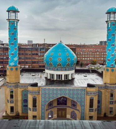 Den Korte Avis | Minister vil undersøge forbud mod muslimsk bønnekald fra moskeer i Danmark