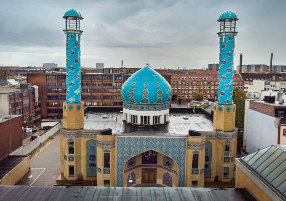 Den Korte Avis | Minister vil undersøge forbud mod muslimsk bønnekald fra moskeer i Danmark