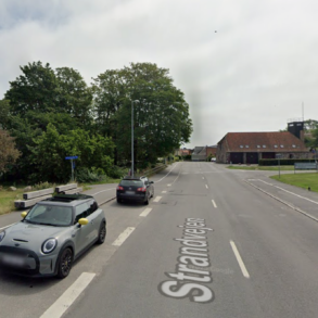 Den Korte Avis | Vanvidsbilist på Bornholm: 39-årig kørte så vildt, at politibil forulykkede