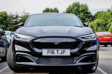 Ford parkerer største­delen af sin flåde af elbiler