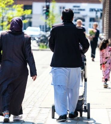 Den Korte Avis | 52-årig mand efterlod kone og fire børn i Syrien, fordi de skulle genopdrages – dommeren lod ham slippe meget billigt