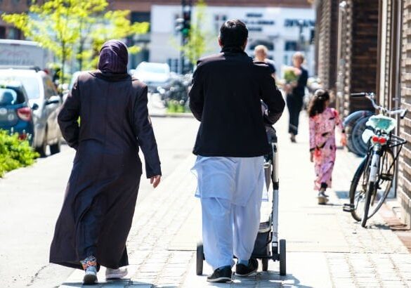 Den Korte Avis | 52-årig mand efterlod kone og fire børn i Syrien, fordi de skulle genopdrages – dommeren lod ham slippe meget billigt