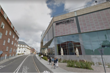 Den Korte Avis | 60-årig overfaldet af større gruppe ‘unge’ ved shoppingcenter i Esbjerg – nu leder politiet efter to særlige drenge