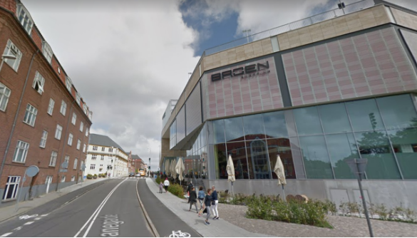 Den Korte Avis | 60-årig overfaldet af større gruppe ‘unge’ ved shoppingcenter i Esbjerg – nu leder politiet efter to særlige drenge