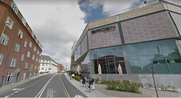 Den Korte Avis | 60-årig overfaldet af større gruppe ‘unge’ ved shoppingcenter i Esbjerg – nu leder politiet efter to særlige drenge