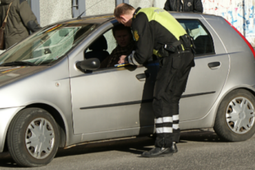 Den Korte Avis | Bilisten løj om sin identitet, da tolderne stoppede ham – og så fandt de noget i bilen …