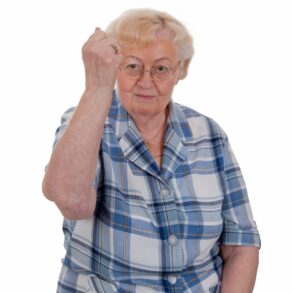 Den Korte Avis | Da det falske bankbud mødte op, nægtede den 96-årige kvinde at udlevere noget som helst – så reagerede svindleren