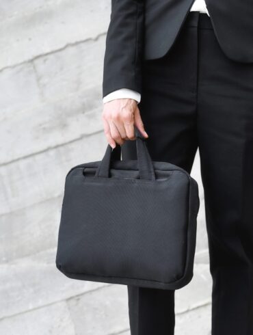 Den Korte Avis | Han sagde, han var fra ‘banken’, og så gav hun ham sit hævekort og smykker