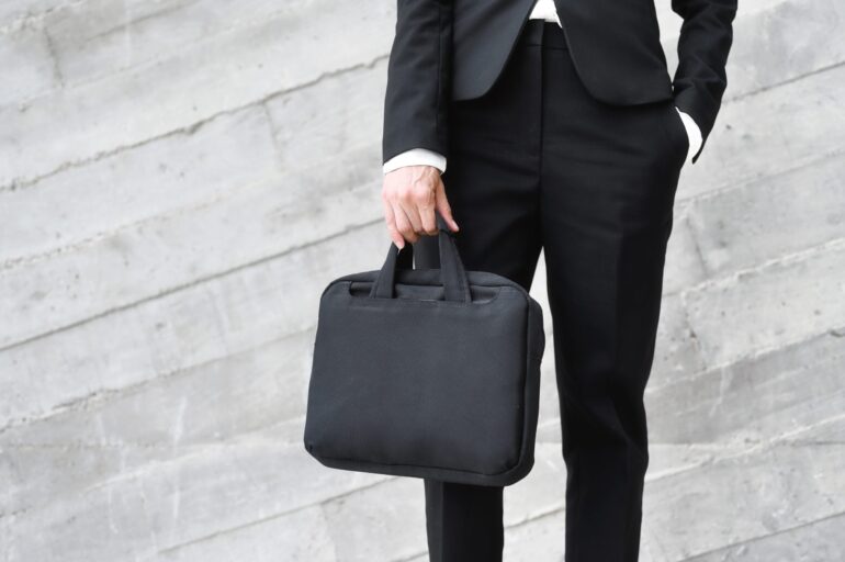 Den Korte Avis | Han sagde, han var fra ‘banken’, og så gav hun ham sit hævekort og smykker