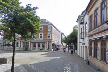 Den Korte Avis | Kolding: Mand stak betjent i maven med isoleringskniv – nu er han udvist af Danmark