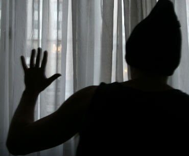 Den Korte Avis | Kontakt politiet, hvis du er kvinde og pludselig kan mærke en hånd på din krop medens du sover – det er ikke noget du drømmer