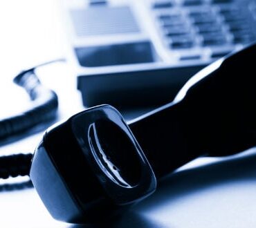 Den Korte Avis | Manden sagde, at han var fra banken, men da kvinden kaldte ham en svindler, skete der pludselig noget