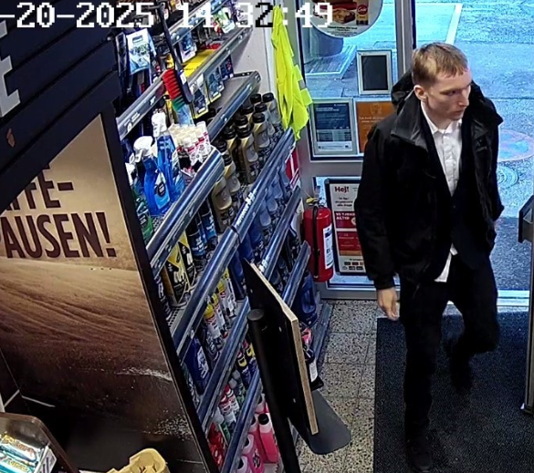 Den Korte Avis | Politiet efterlyser nu en ung mand, der mistænkes for at have deltaget i flere bedragerisager over for ældre medborgere