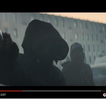 Den Korte Avis | Som en flok ulve: To drenge blev tvunget med ud i en skov og overfaldet med slag og spark af en større gruppe teenagere – nu er fire af dem dømt