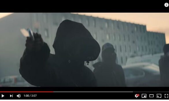 Den Korte Avis | Som en flok ulve: To drenge blev tvunget med ud i en skov og overfaldet med slag og spark af en større gruppe teenagere – nu er fire af dem dømt