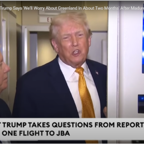 Den Korte Avis | Trump fastholder, at USA “behøver Grønland” – “lad os tale om det om 20 dage”, siger han og fortsætter dermed usikkerheden om Grønlands fremtid