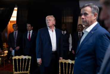 Det amerikanske imperium slår til