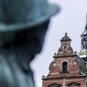 Hvornår overtager Trump Danmark?