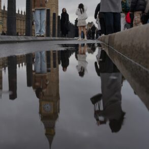 Keir Starmer aflyser lokalvalg, et angreb på det britiske demokrati