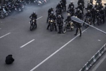 Trump lover at hjælpe de iranske oprørere