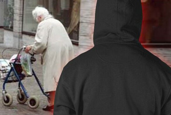 Den Korte Avis | 20-årig anholdt: Udgav sig for at være ‘bankbud’ og svindlede syv ældre mennesker – ‘de bliver ramt hårdt på deres tillid til omverdenen’, siger politiet