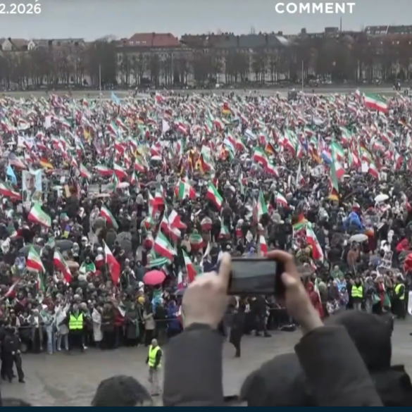 Den Korte Avis | 250.000 demonstrerede i München til støtte for oprøret i Iran, og shahens søn Reza Pahlavi talte – men hvor var medierne?