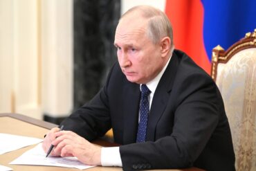 Den Korte Avis | Fire års angreb på Ukraine og 325.000 døde russiske soldater – Putins hær står i stampe og problemerne vokser