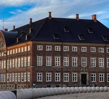 Den Korte Avis | Regeringen præsenterer 2035-plan: Et stærkt Danmark i en usikker verden