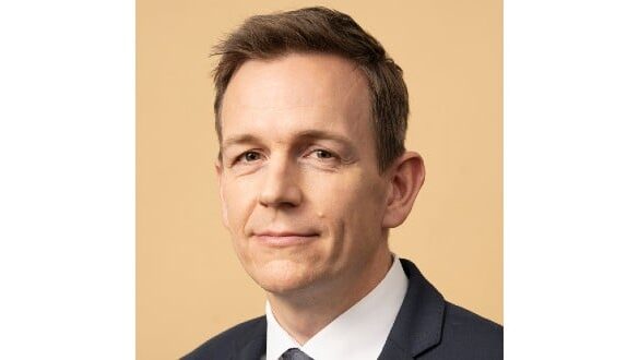 Den Korte Avis | Udlændingeminister Rasmus Stoklund: Skærpet kontrol med ansøgninger om landbrugspraktik fra Uganda – der er mistanke om snyd