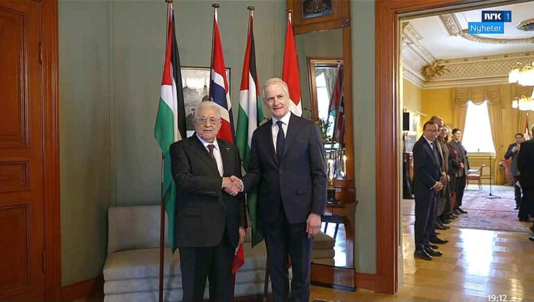 Kongefamilien og politikere bød Mahmoud Abbas entusiastisk velkommen – kommentarfeltet var ikke lige så entusiastisk.