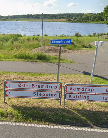 Den Korte Avis | 68-årig mand ved Christiansfeld blev dræbt af knivstik i halsen – seks anholdt, blev afhørt med serbiske tolke