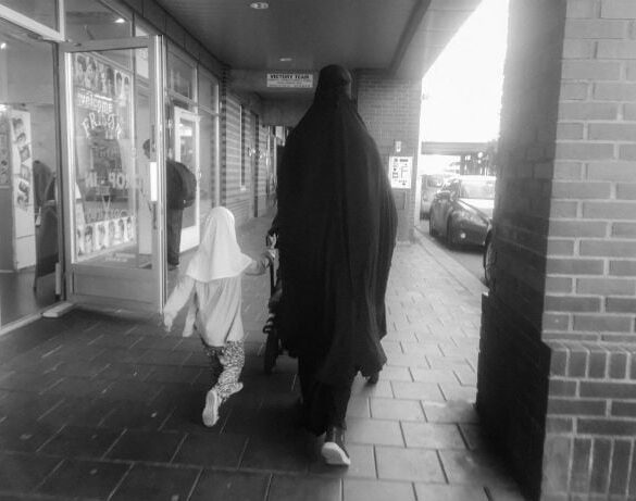 Den Korte Avis | Arabisk tolk tager bladet fra munden i ny bog: “Tavshedspligt er et ikke-eksisterende begreb i vores miljø”