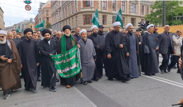 Den Korte Avis | Flere hundrede tilhængere af Khamenei sørgede i København – politikere raser: De skal ikke have dansk statsborgerskab, og de skal ud af Danmark