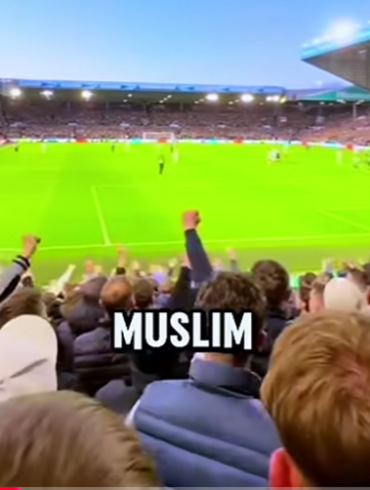 Den Korte Avis | Fodboldkamp holdt pause under Ramadanen af hensyn til muslimske spillere – så fik publikum nok