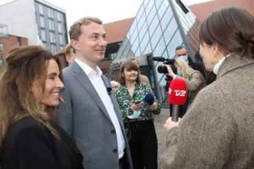 Den Korte Avis | Ny måling: Dansk Folkeparti stormer frem – de får stemmer på stram udlændingepolitik, siger ekspert