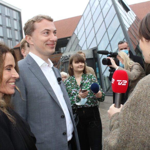 Den Korte Avis | Ny måling: Dansk Folkeparti stormer frem – de får stemmer på stram udlændingepolitik, siger ekspert