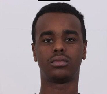 Den Korte Avis | Osman Ali har fået en stribe advarsler, men nu fik dommeren nok og dømte ham til udvisning – hvis det altså bliver til noget…