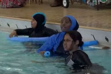 Den Korte Avis | S-minister sagde, han ville stoppe kønsopdelt svømning – men det blæser flere kommuner på og tillader fortsat kønsopdelt svømning