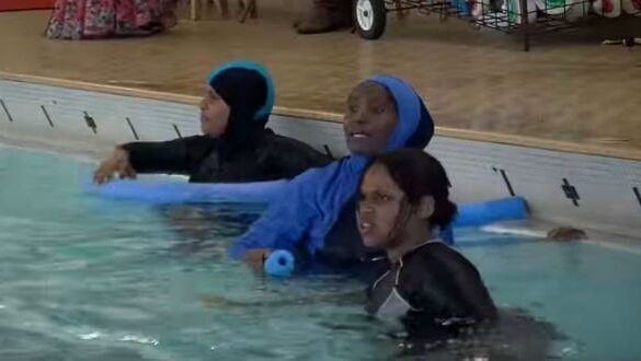 Den Korte Avis | S-minister sagde, han ville stoppe kønsopdelt svømning – men det blæser flere kommuner på og tillader fortsat kønsopdelt svømning